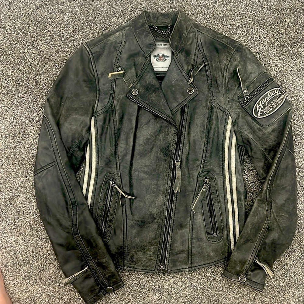 Harley Davidson women’s distressed gray leather jacket